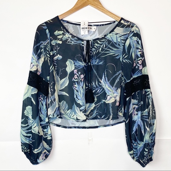NWT LF Seek The Label Floral Balloon Sleeve Cropped  Blouse - Picture 1 of 9